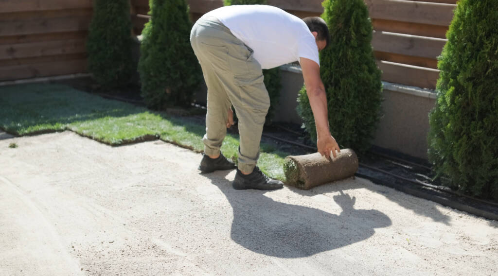 Rollrasen verlegen Gartenpflege Service Berlin Brandenburg